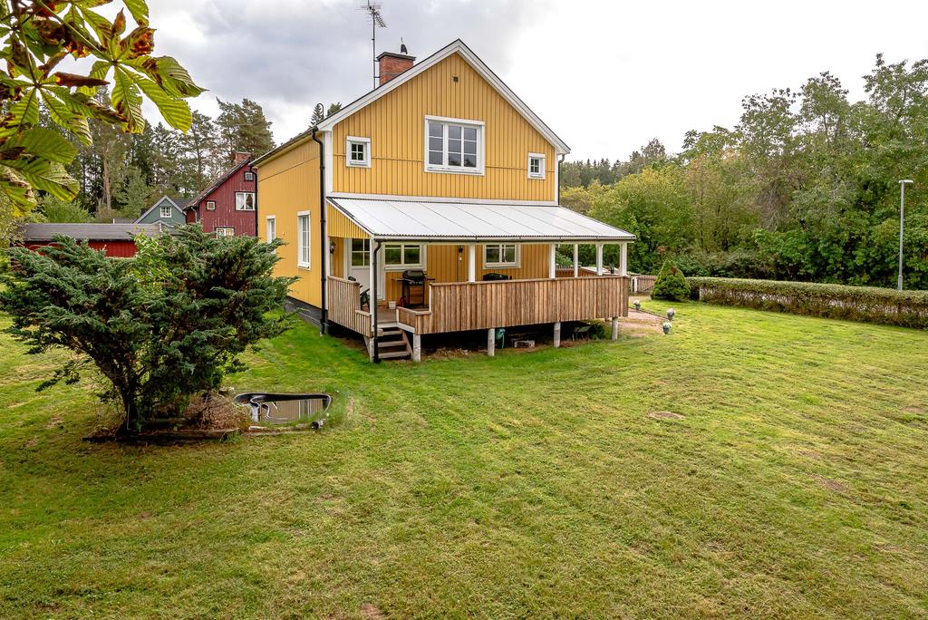 Rejäl altan i väster