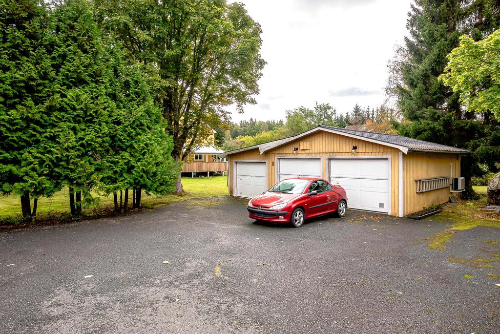 Garaget med bra ytor intill