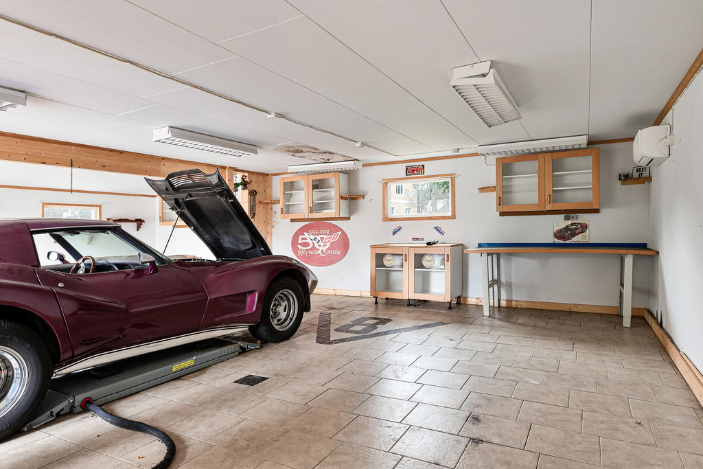 Lyften ingår men inte bilen.