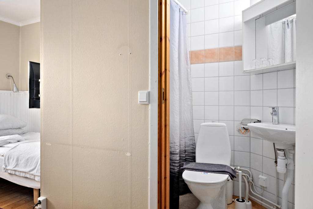 Tvåbäddsrum med wc/dusch