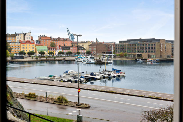Utsikt från fönstret i vardagsrummet