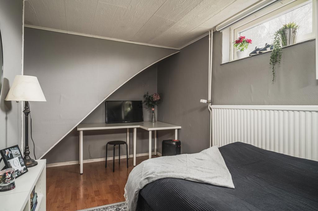 Sovrum i källaren