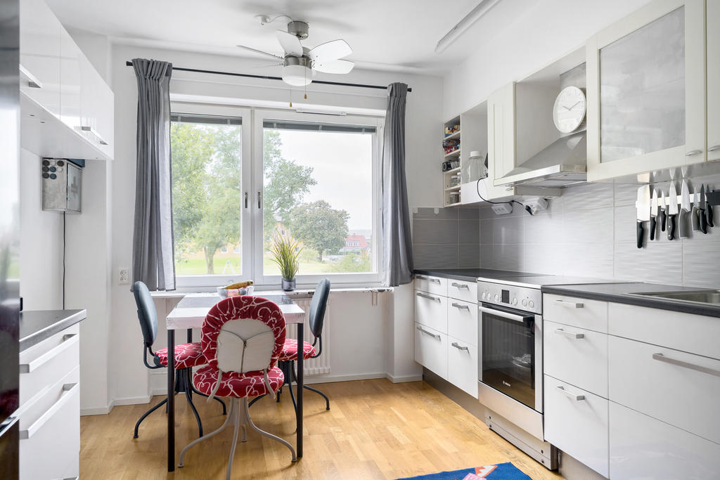 Matplats i samband köket