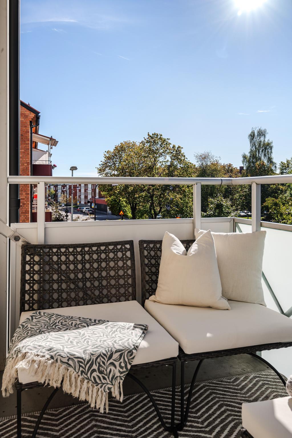 Balkong med utsikt över Soltorgsparken