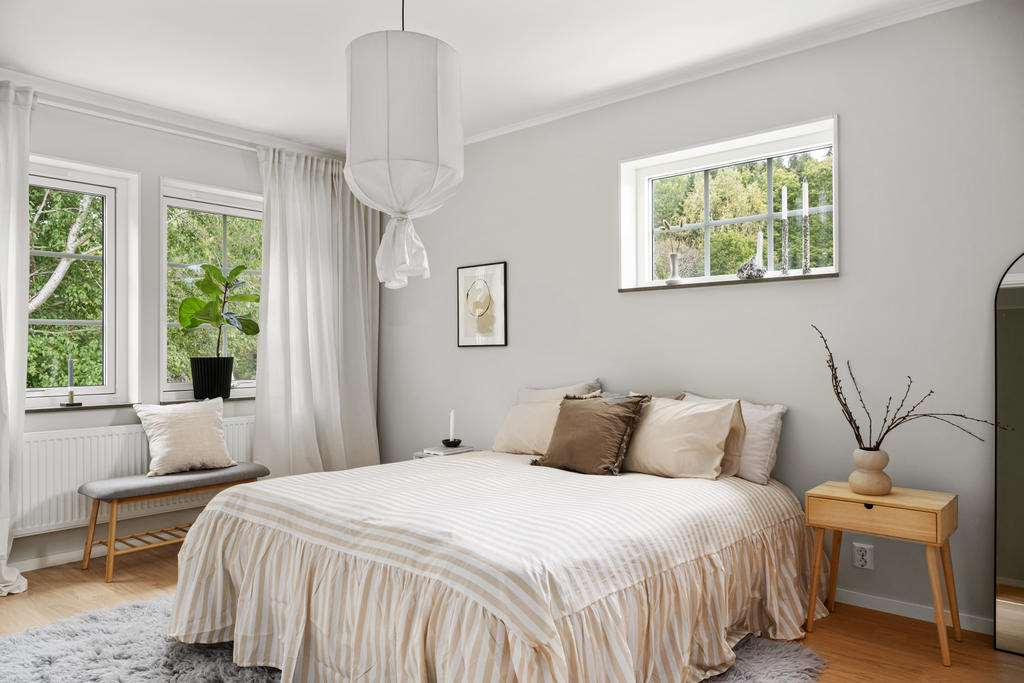 Sovrum 1 - master bedroom.
