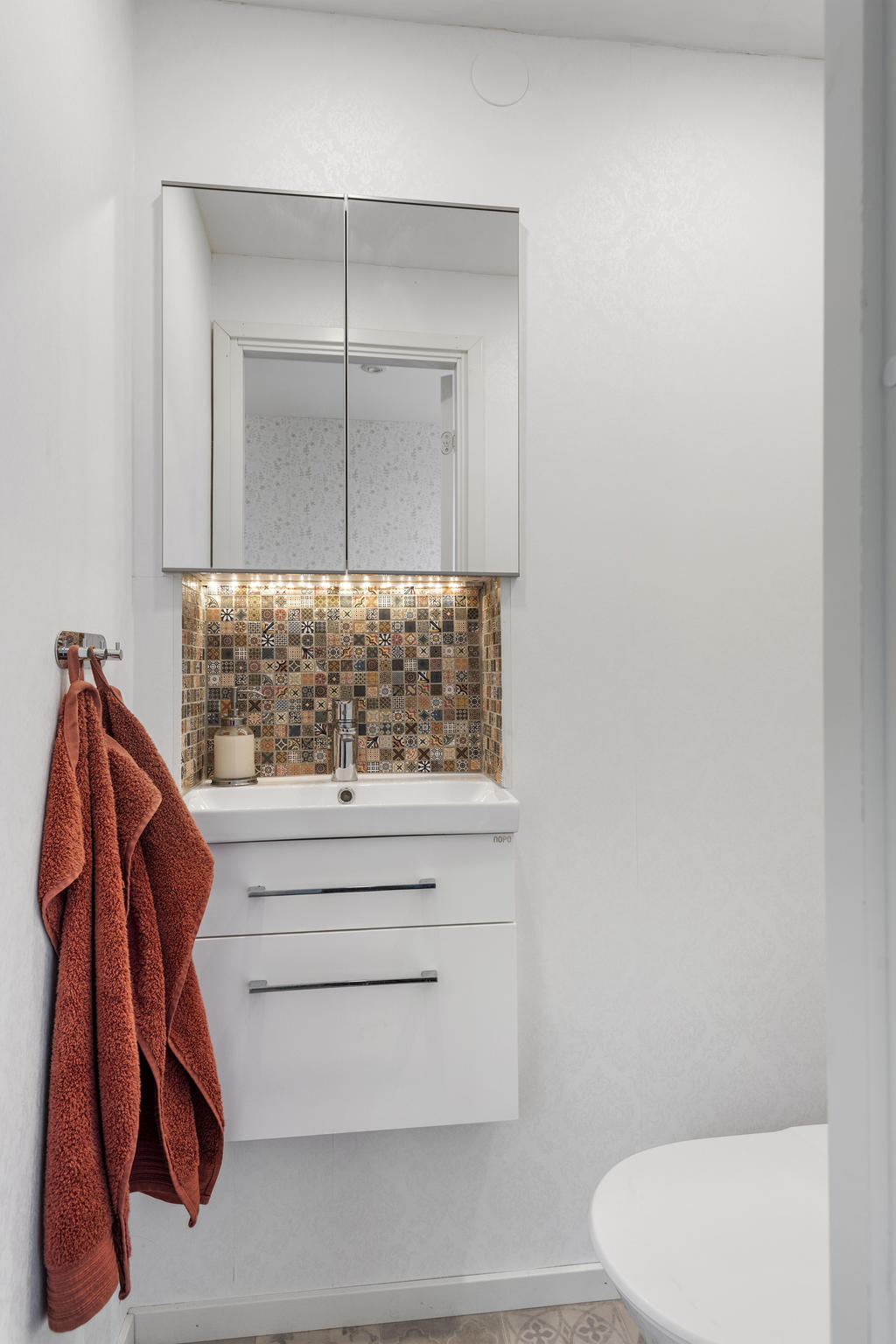 Wc. Huvudbyggnad
