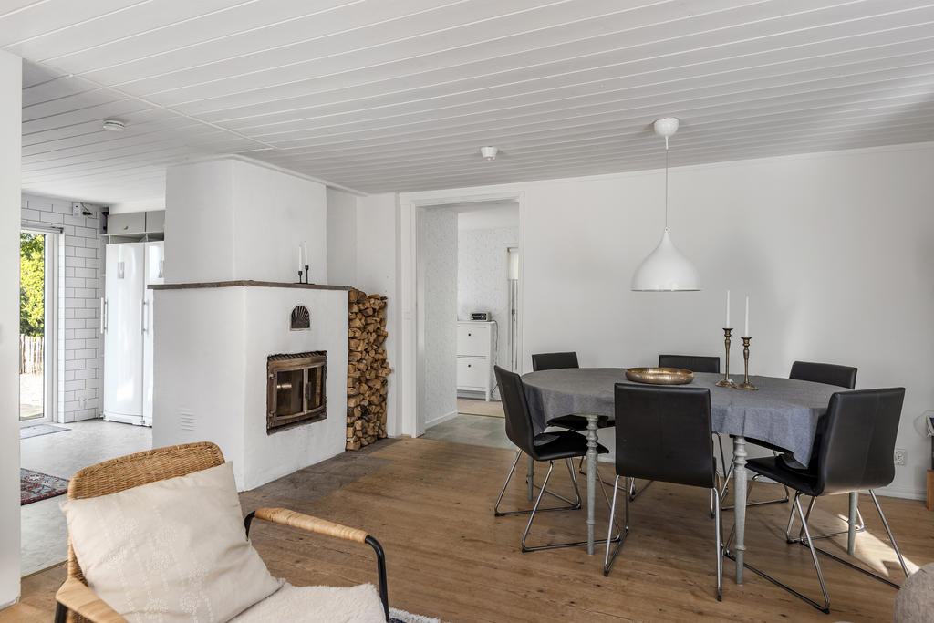 Öppen planlösning från kök. Huvudbyggnad