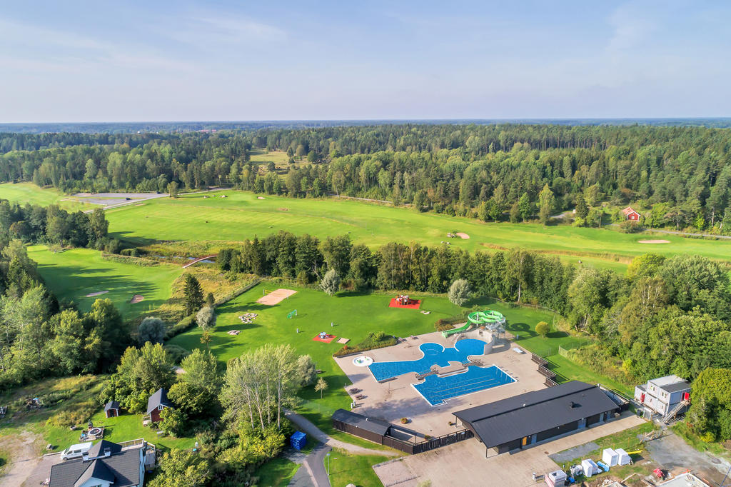 Utomhusbad i Hallstavik