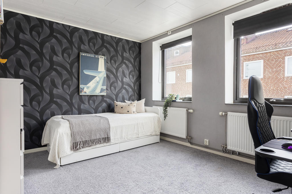 Sovrum 3 - även detta rummet är mycket rymligt, och har sep. inbyggd garderob