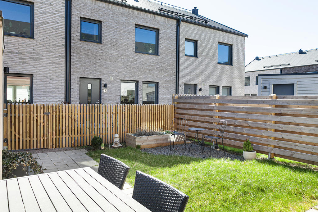 Uteplats mot kvälssolen