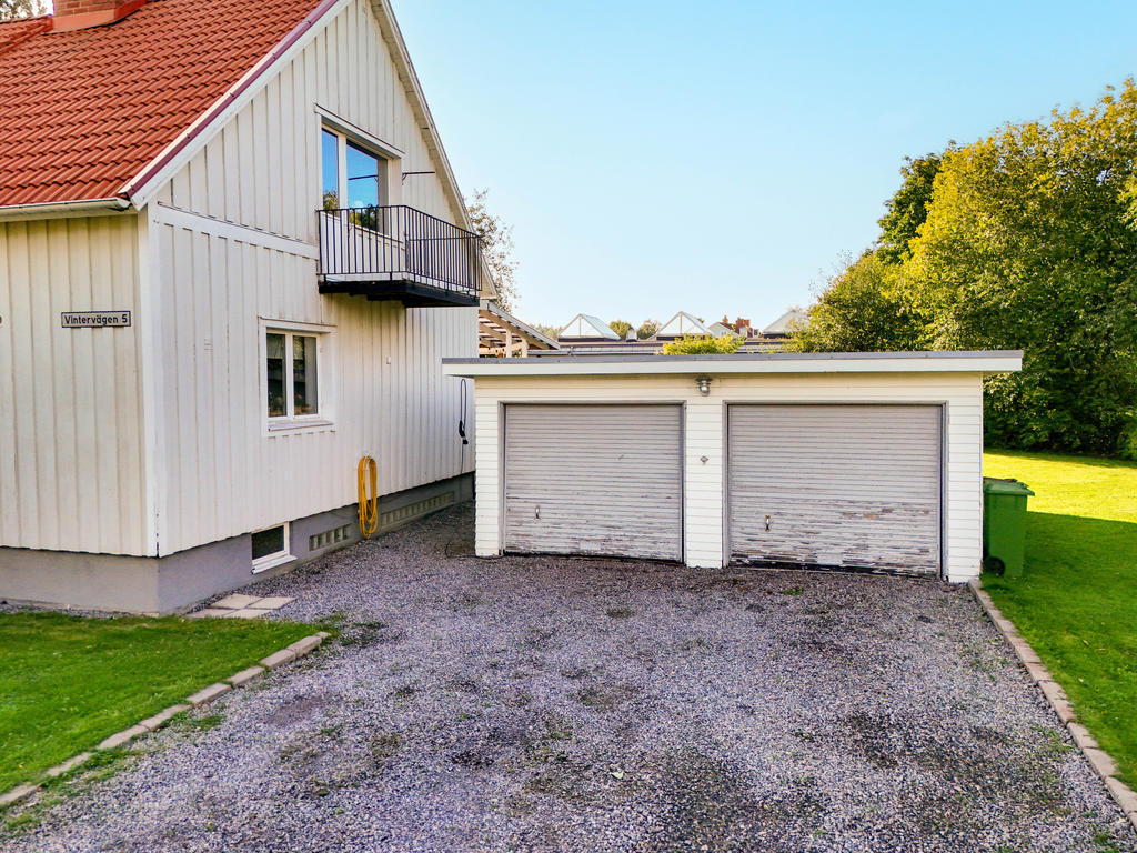 Fristående dubbelgarage