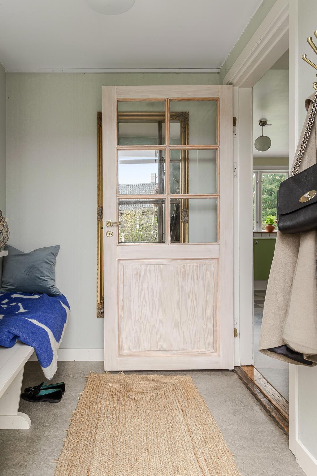 En mindre entré innan ni kommer vidare in till den rymliga hallen