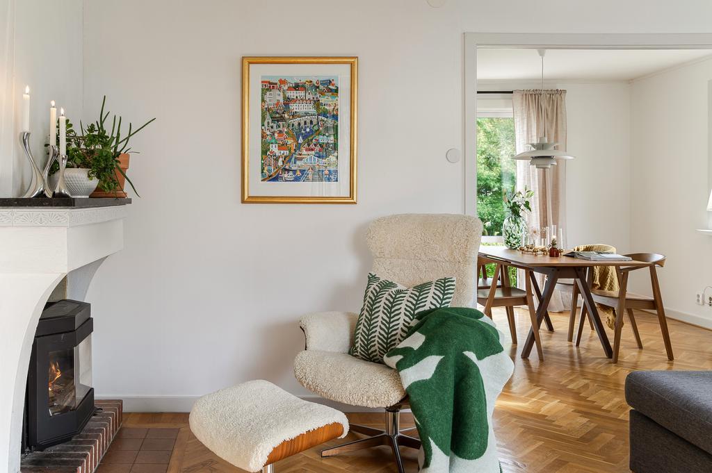 I anslutning till vardagsrummen finns matplatsen