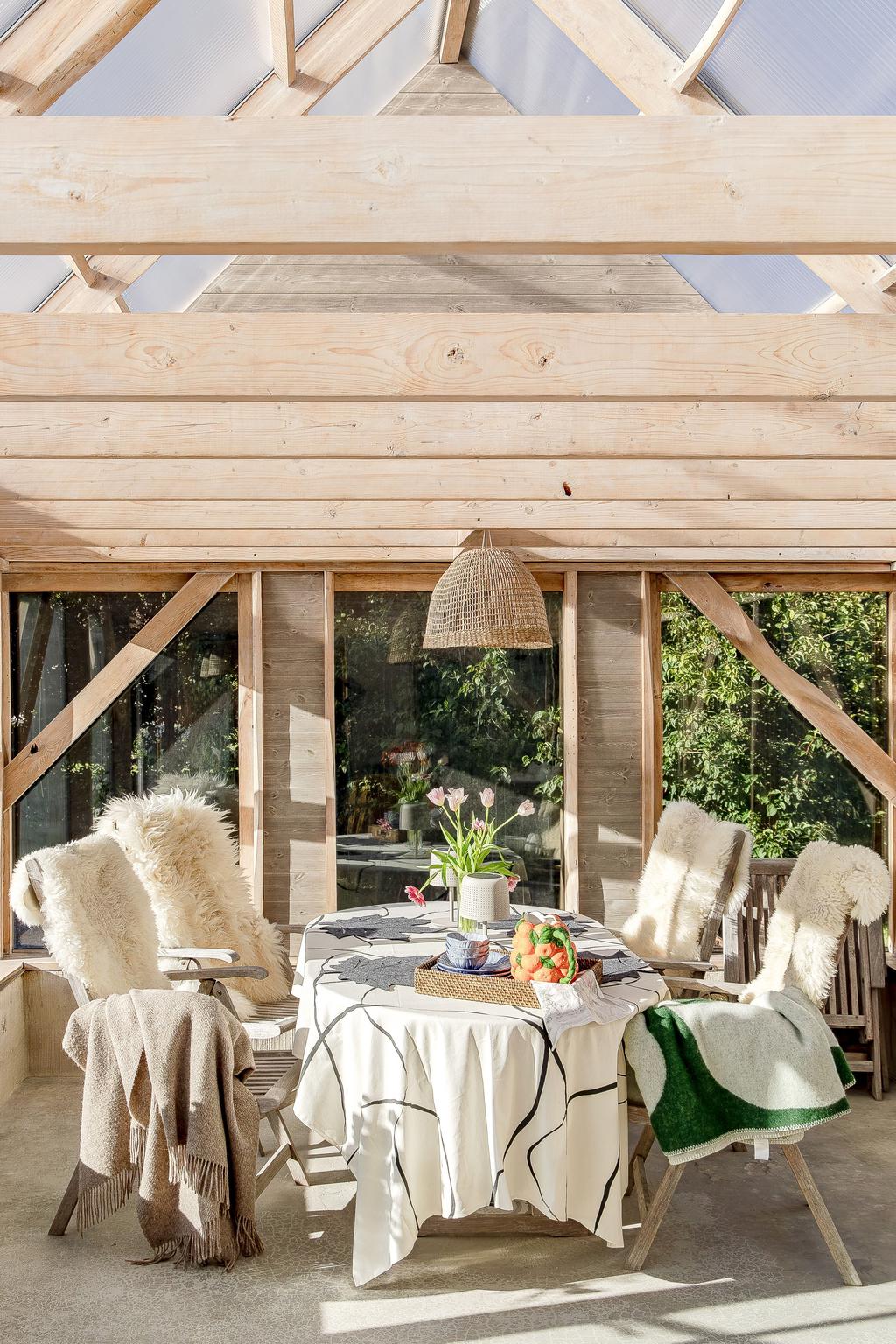 Med tak upp till nock skapas en rymlig känsla