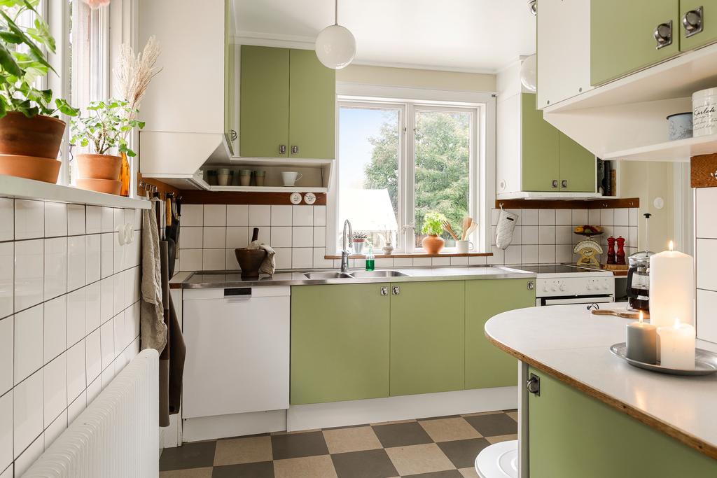 Vyn från hallen mot köket