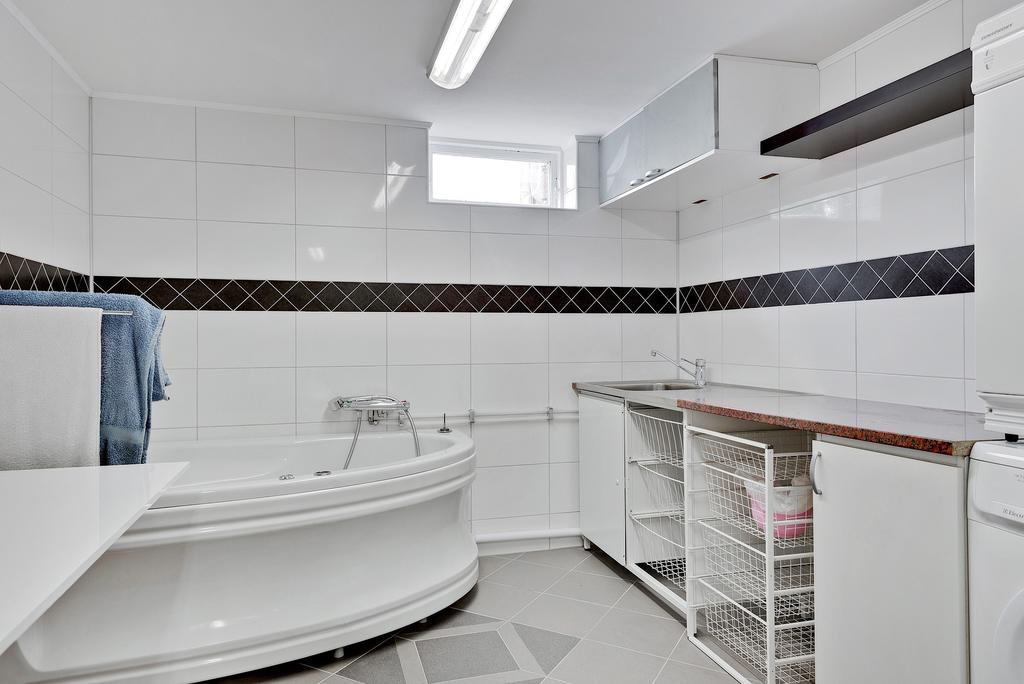 Badrum och tvättstuga - källarplan