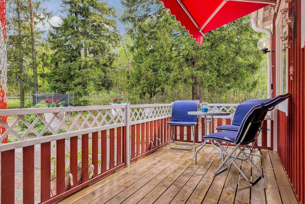 Verandan/altanen på husets entrésida