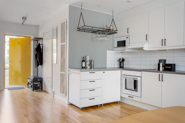 Bred hall öppnar upp bostaden fint