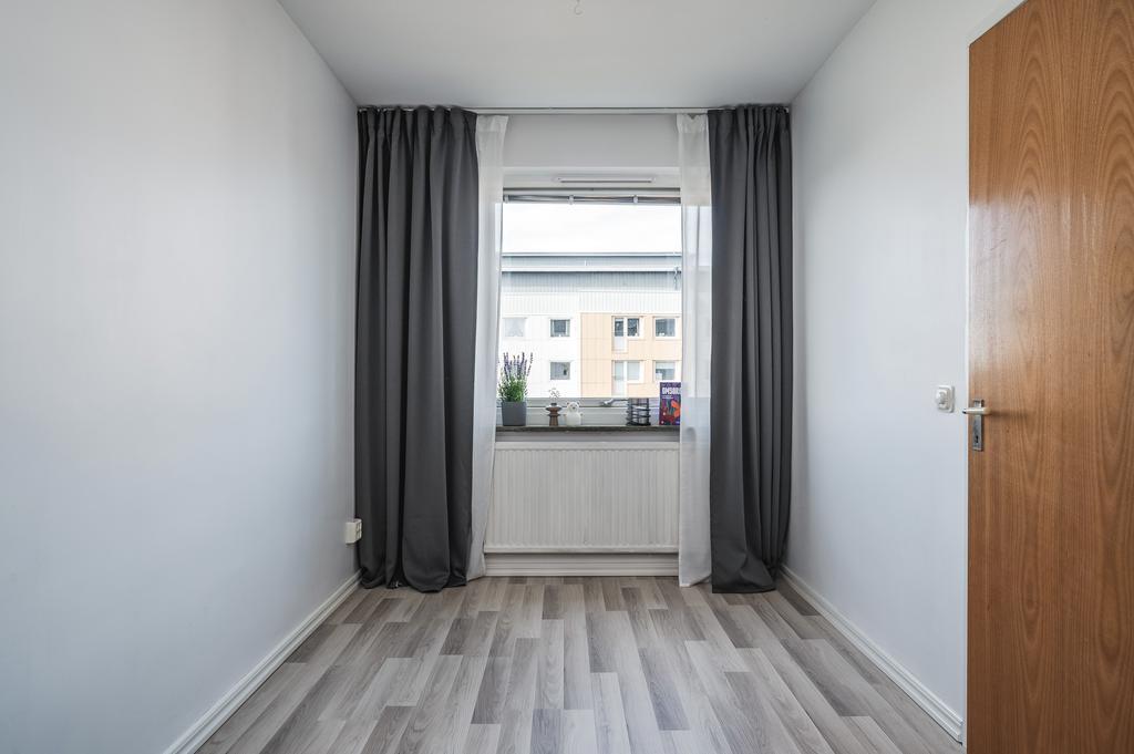 Sovrum 1 i anslutning till vardagsrummet