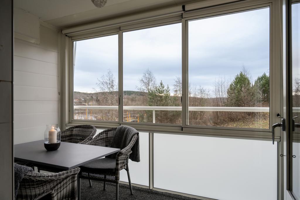 Mysig balkong med utsikt 