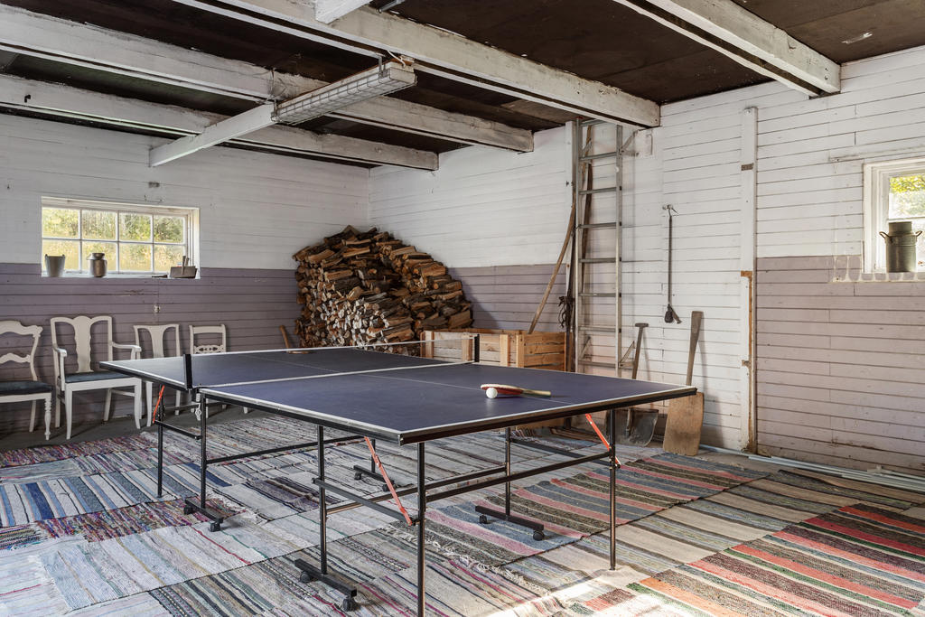 I det gamla stallet är det nu en öppen yta