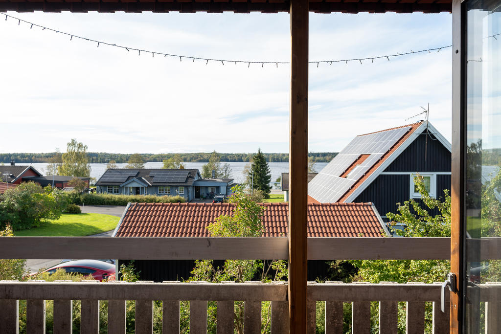 Utsikt från balkongen på övervåningen