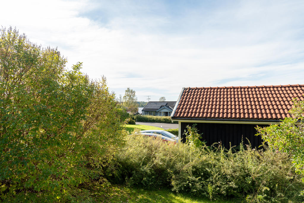 Utsikt mot sjön från altanen
