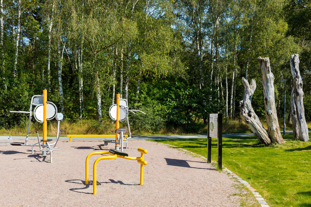 Bara ett stenkast bort ligger "Nya Zeeland" En populär samlingsplats för barnfamiljer eller den som gillar utegym
