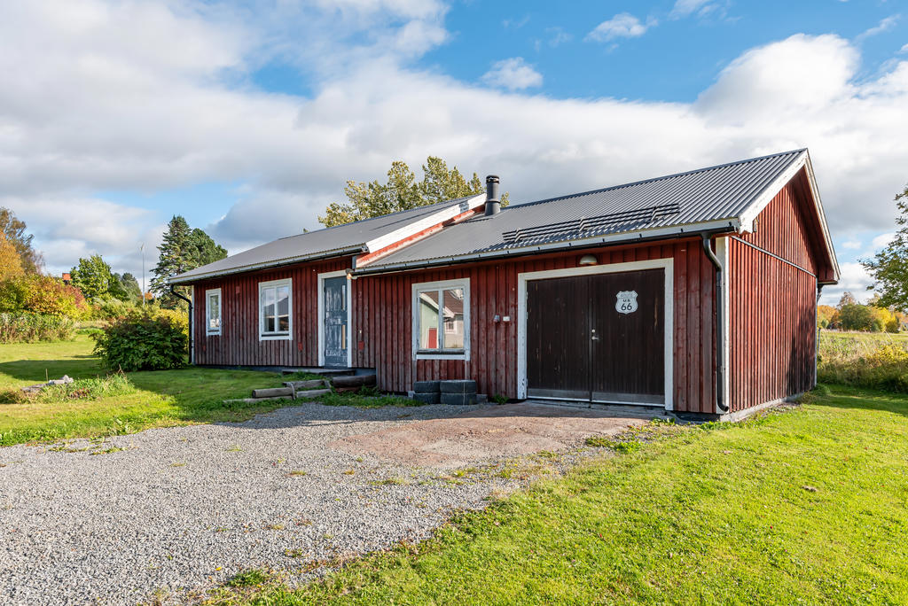 Förråd och garage. 