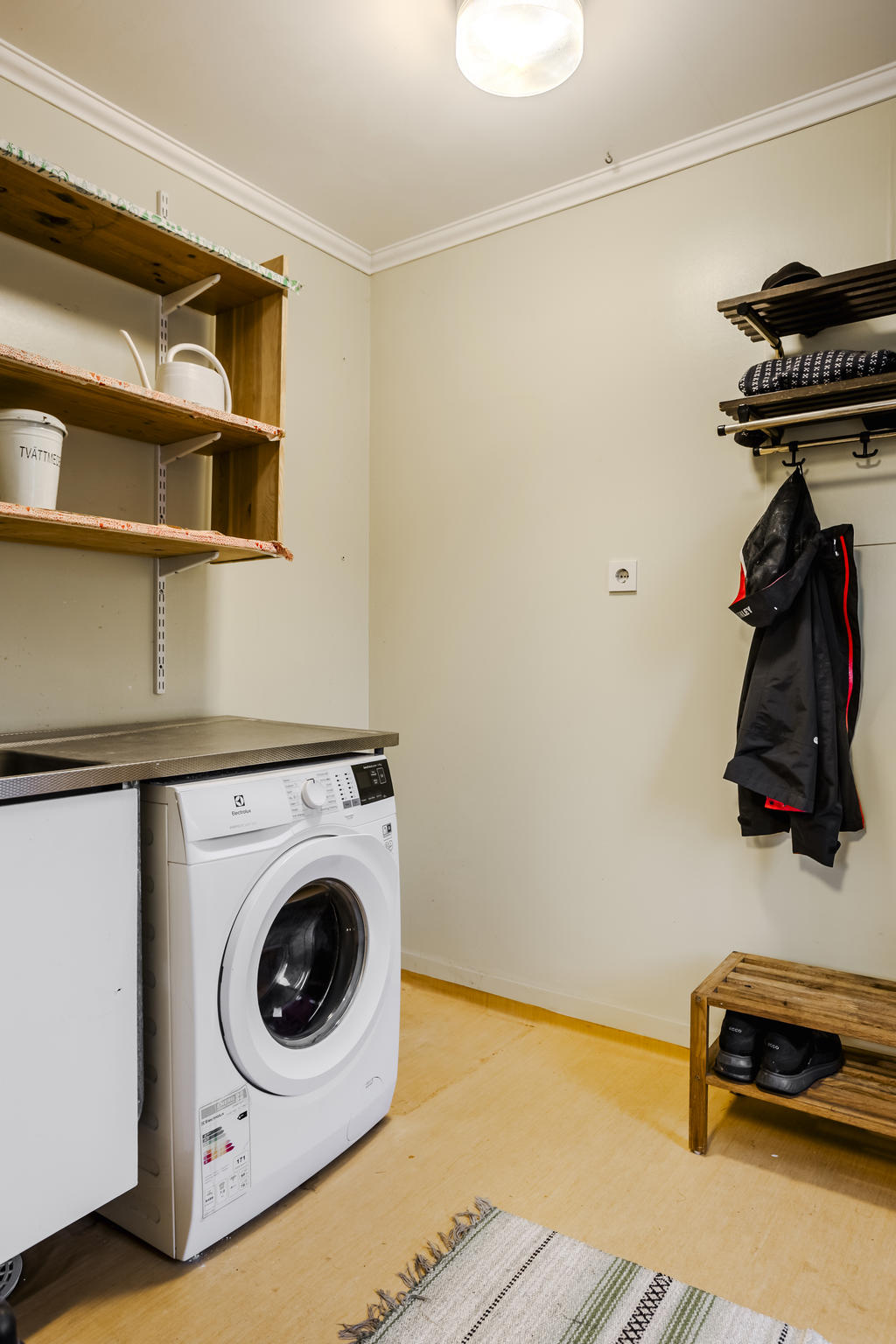 Tvättstuga från kök