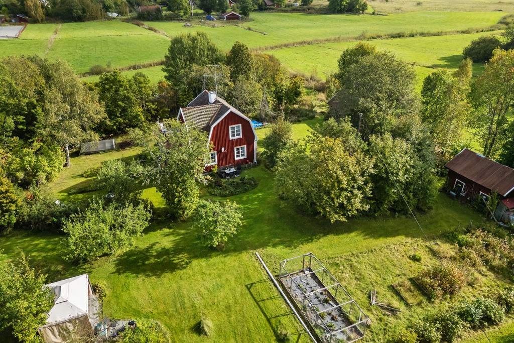 Drönarbild över fastigheten