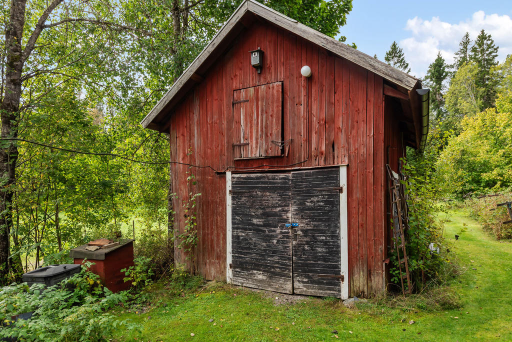 Garage/verkstad med loft
