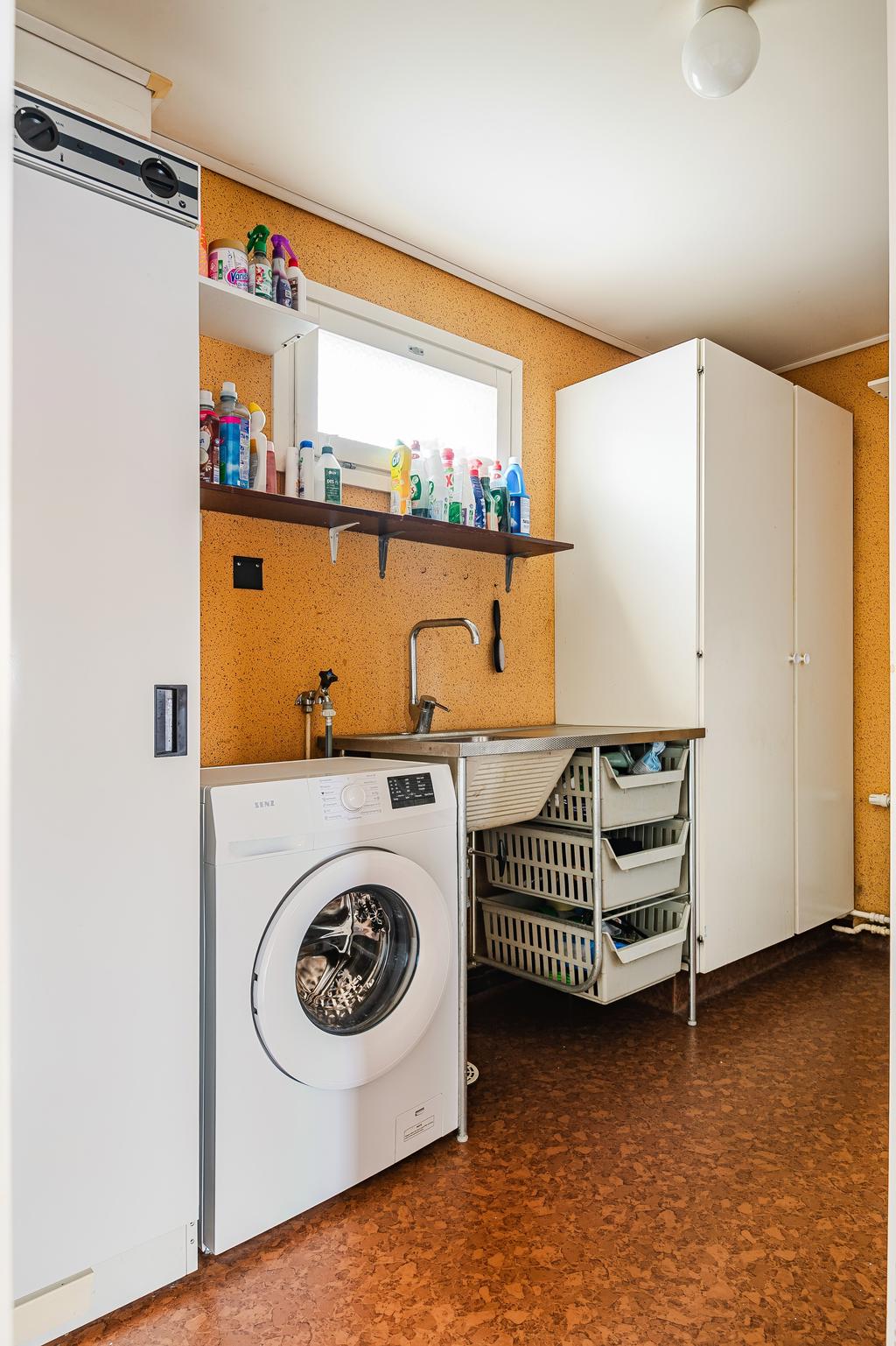 Tvättstuga på entréplan.