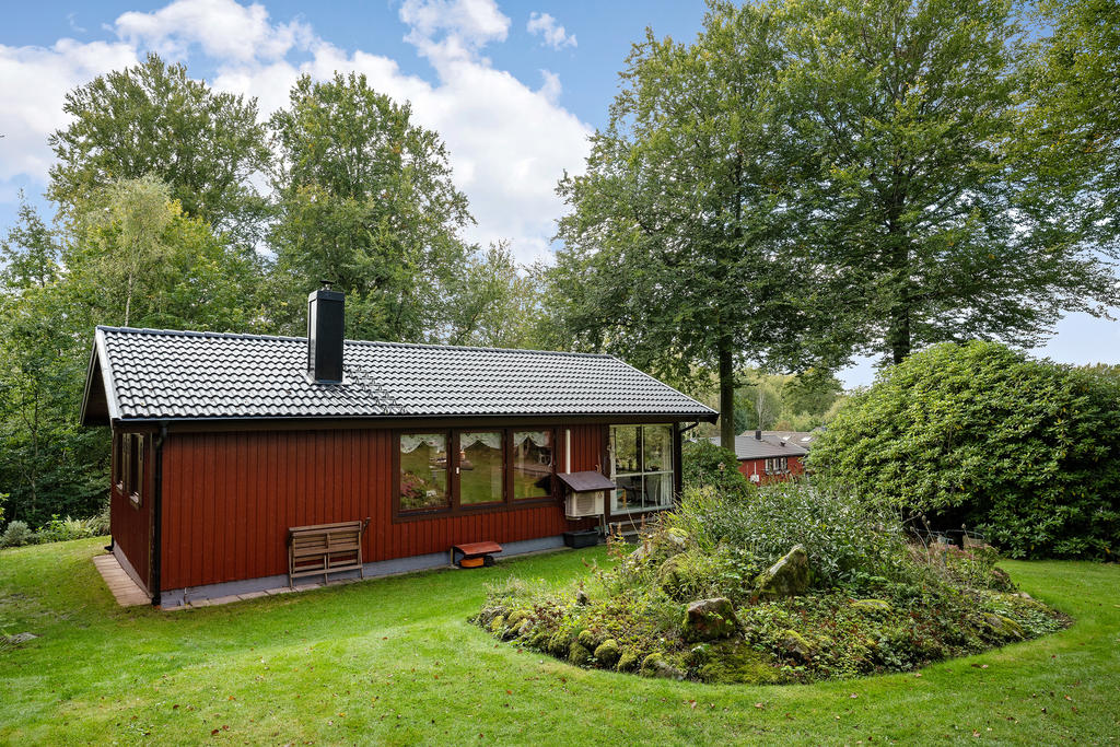 Härlig baksidan med stor trädgårdstomt