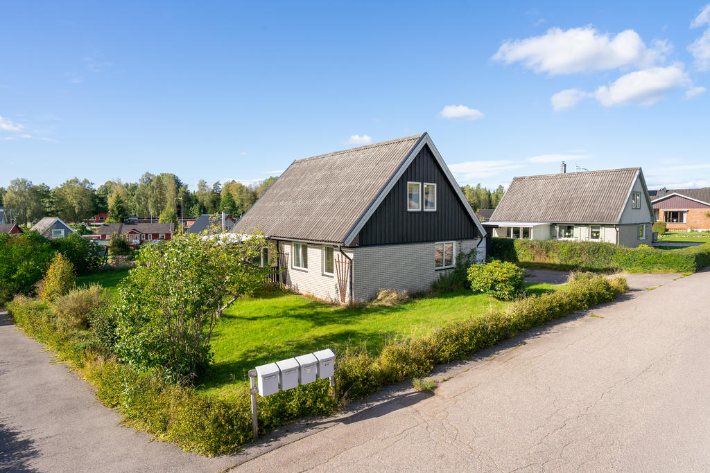 Belägen på en lugn och familjevänlig gata.