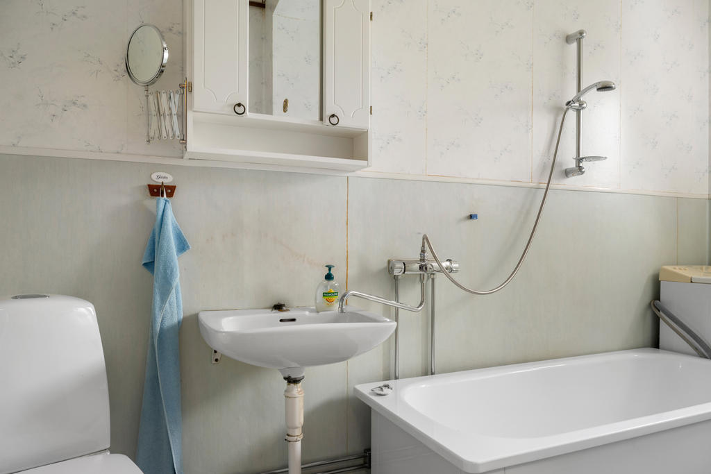 Badrum finns på entréplan.