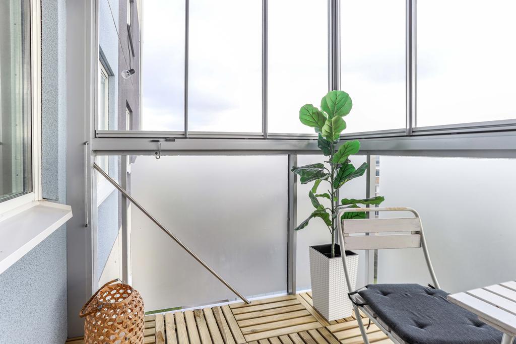 Balkong med trätrall