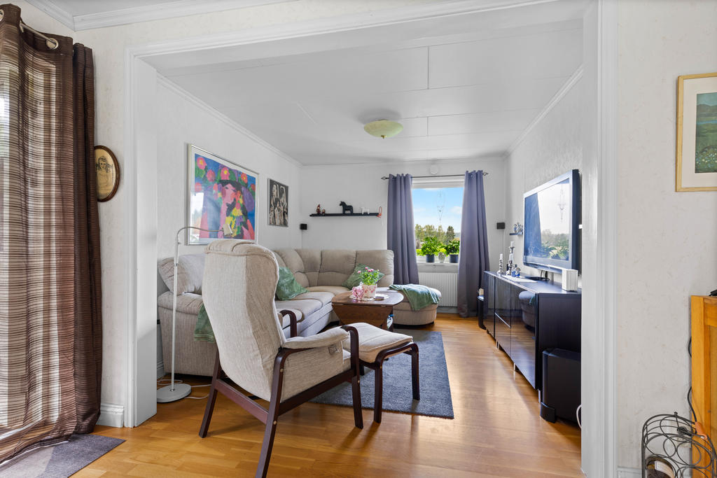 I vardagsrummet finns möjlighet att dela av till ytterligare ett sovrum