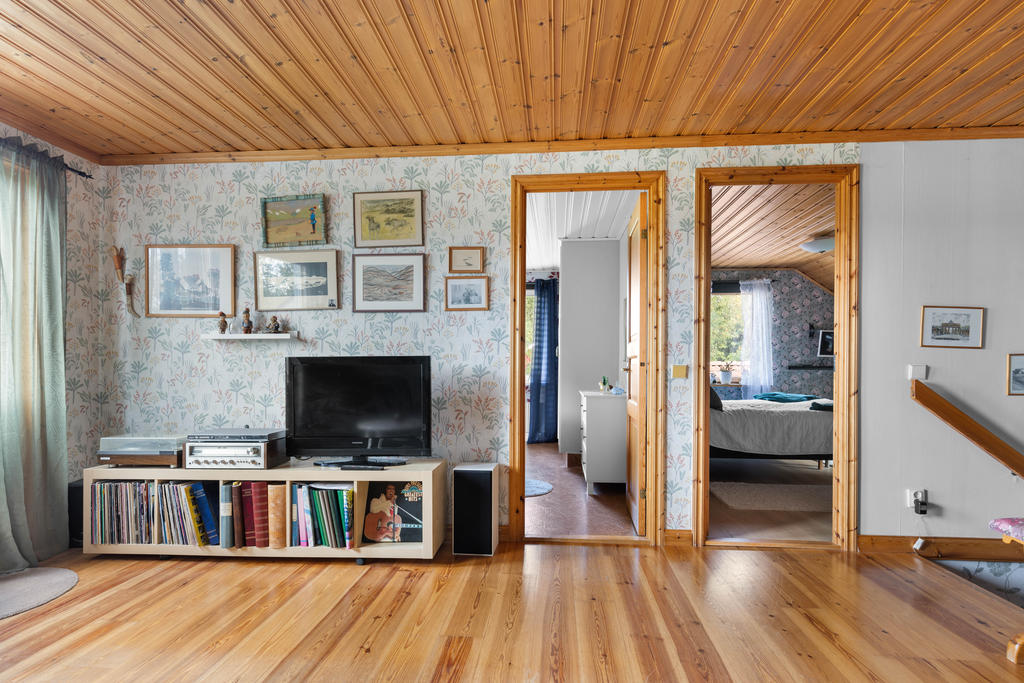 ÖV: Utgång till balkong från allrummet