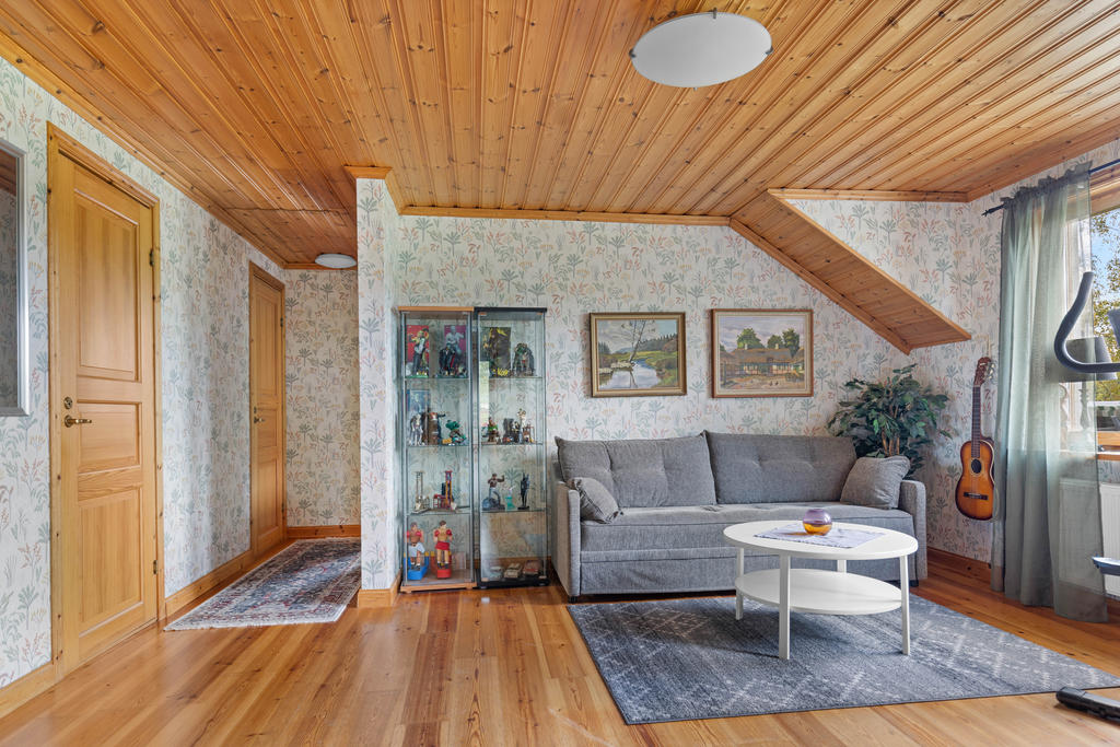 ÖV: Allrum med trägolv