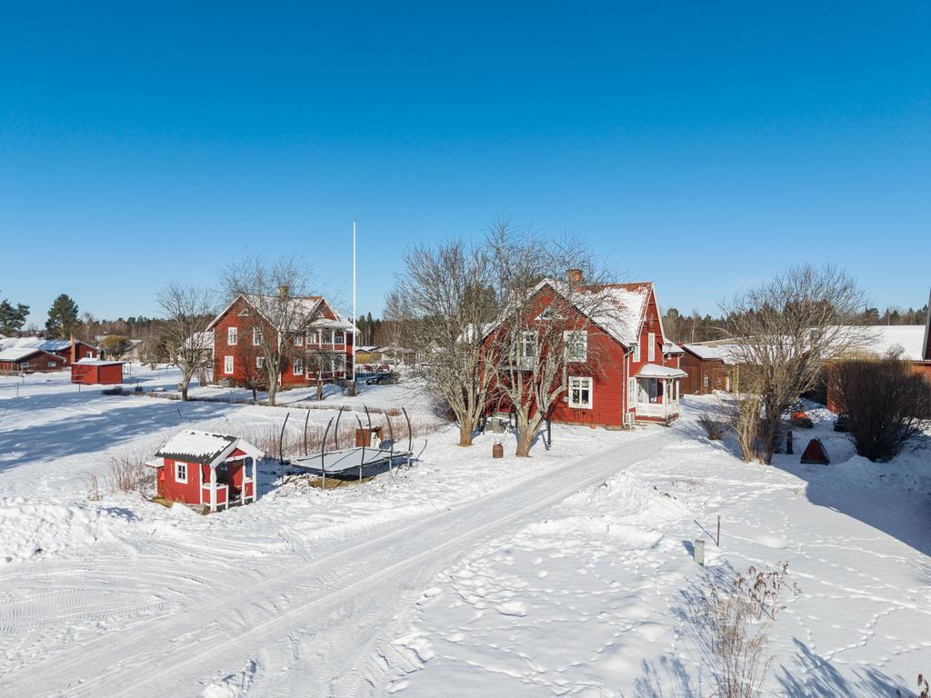 Lekstuga följer ej med