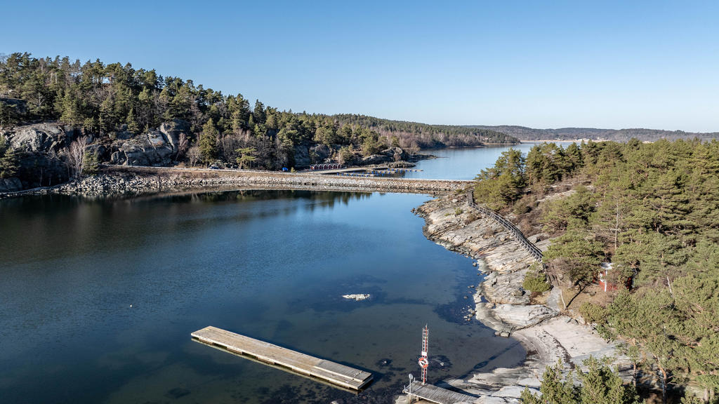 Omgivning: Lilla Askeröns badplats