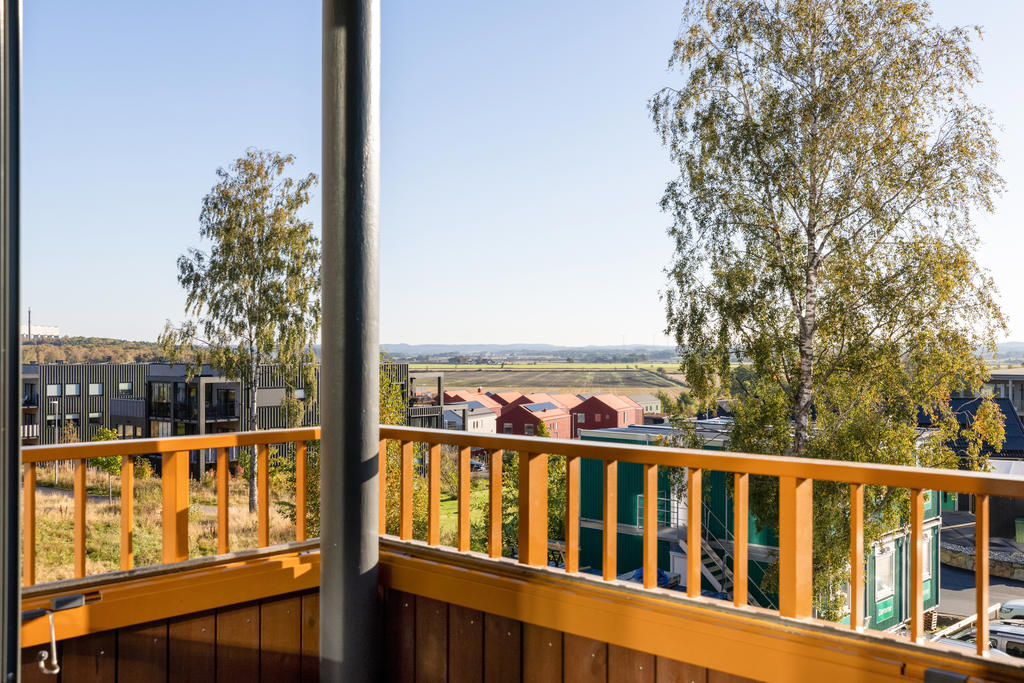 Utsikt från den inglasade balkongen