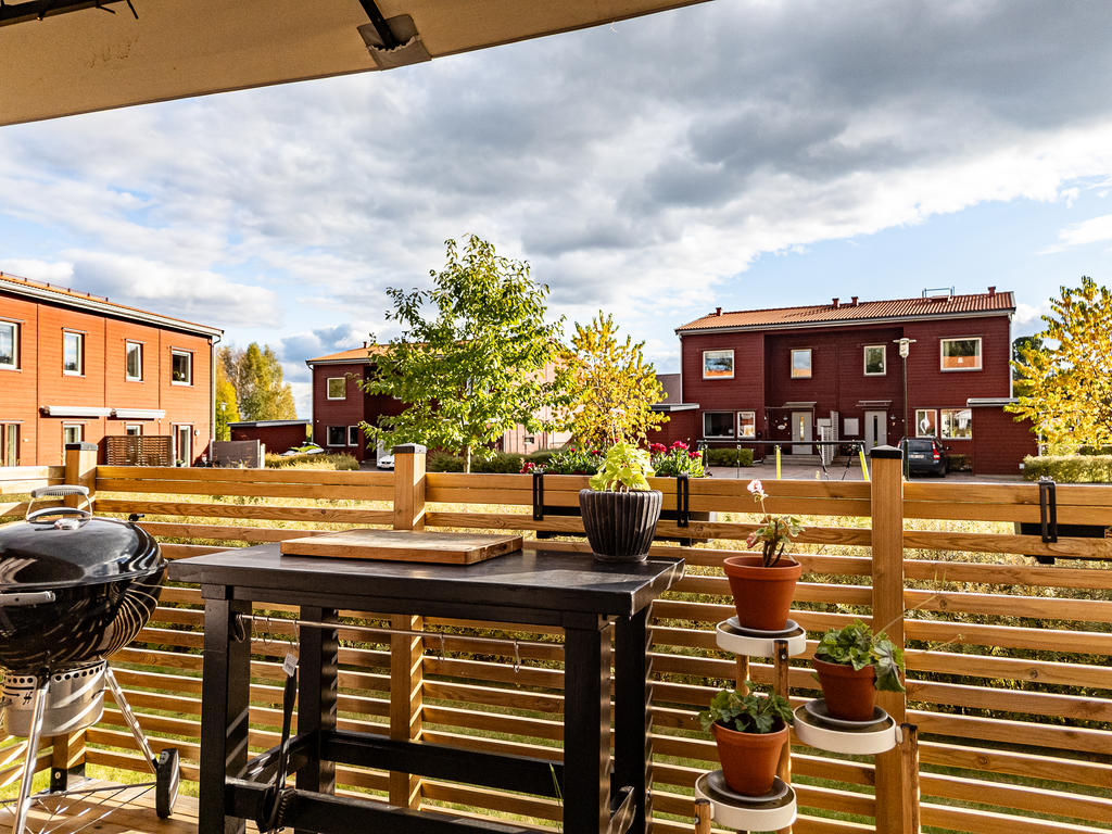 Uteplatsen badar i sol!