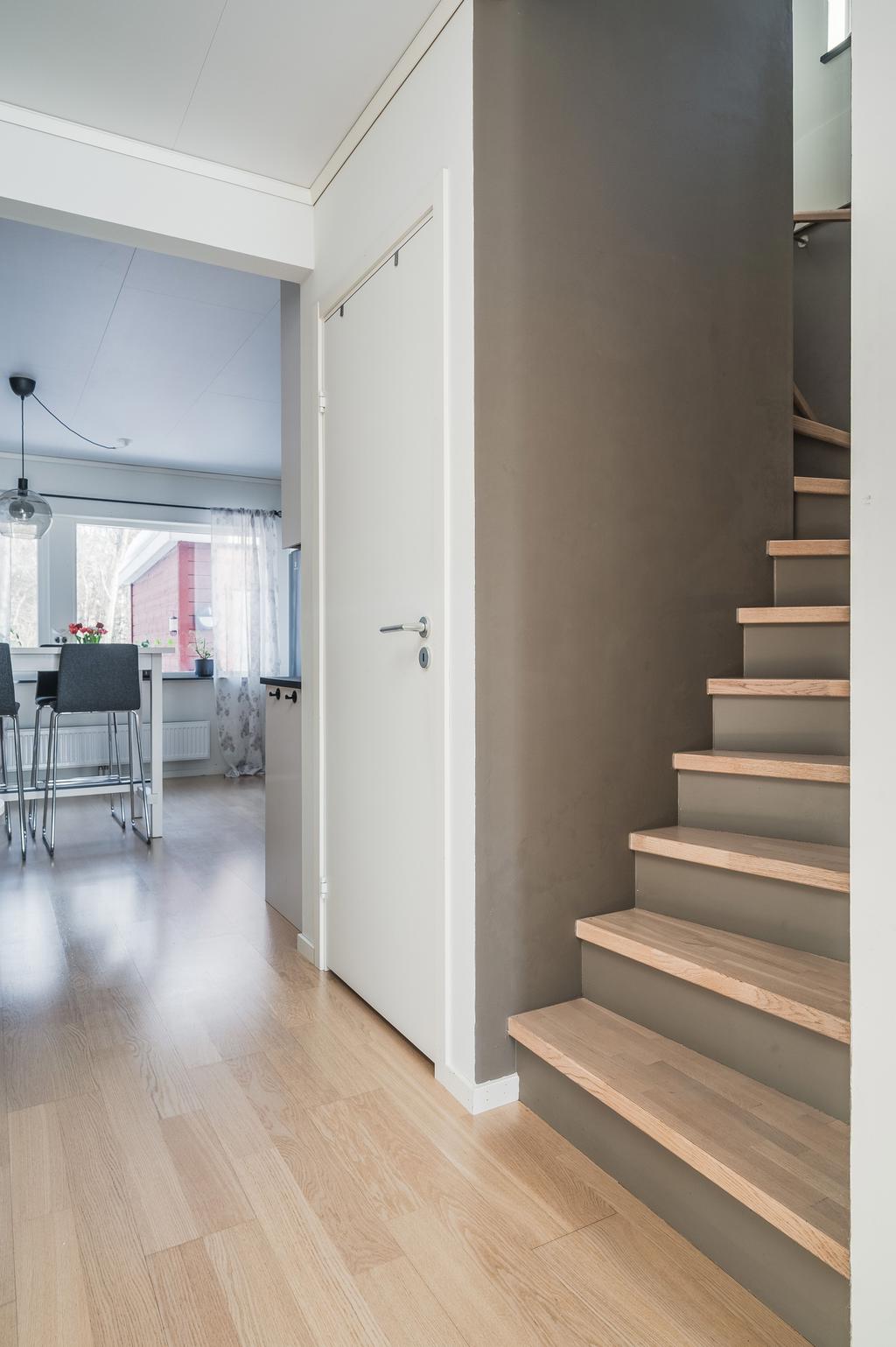 Trappförråd under trappen