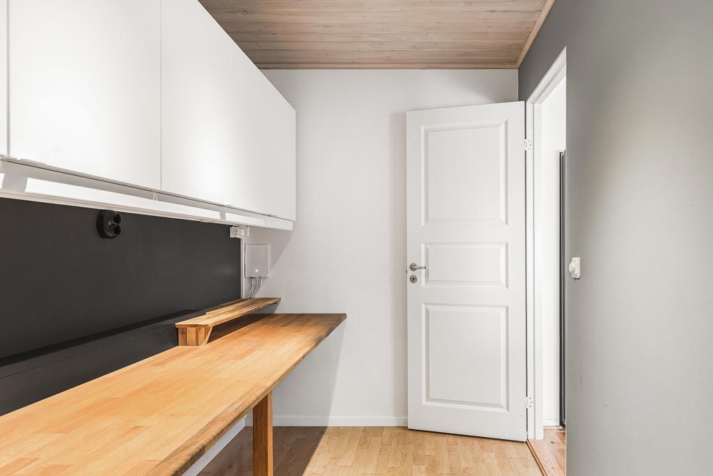 Hobbyrum/arbetsrum intill köket