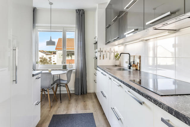 Renoverat kök i stilrena färger 
