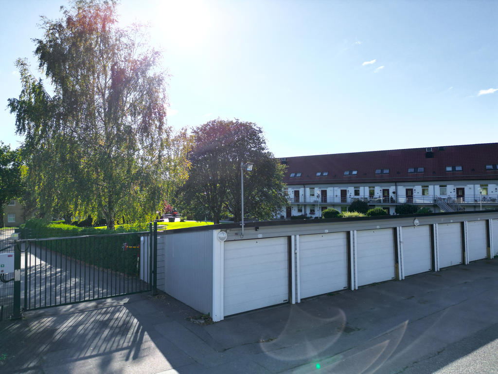 Garageplatser inhängnade
