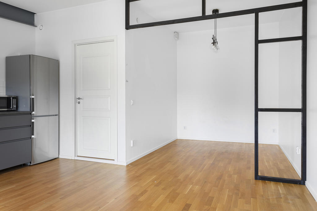 Kontor 1 , entré via loftgång