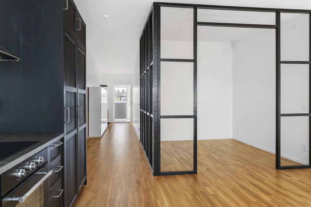 Kontor 2 , entré via loftgång